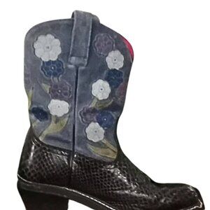 Ariat cowgirl boot size 9.5 B style number 16209
